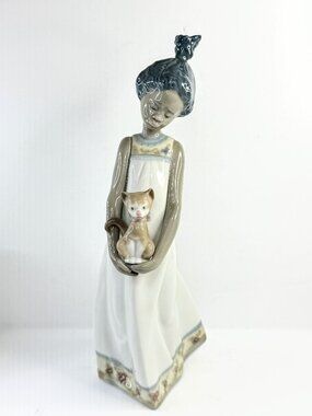 Vintage Lladro Black Legacy “Close to My Heart” Figurine #5601 A926